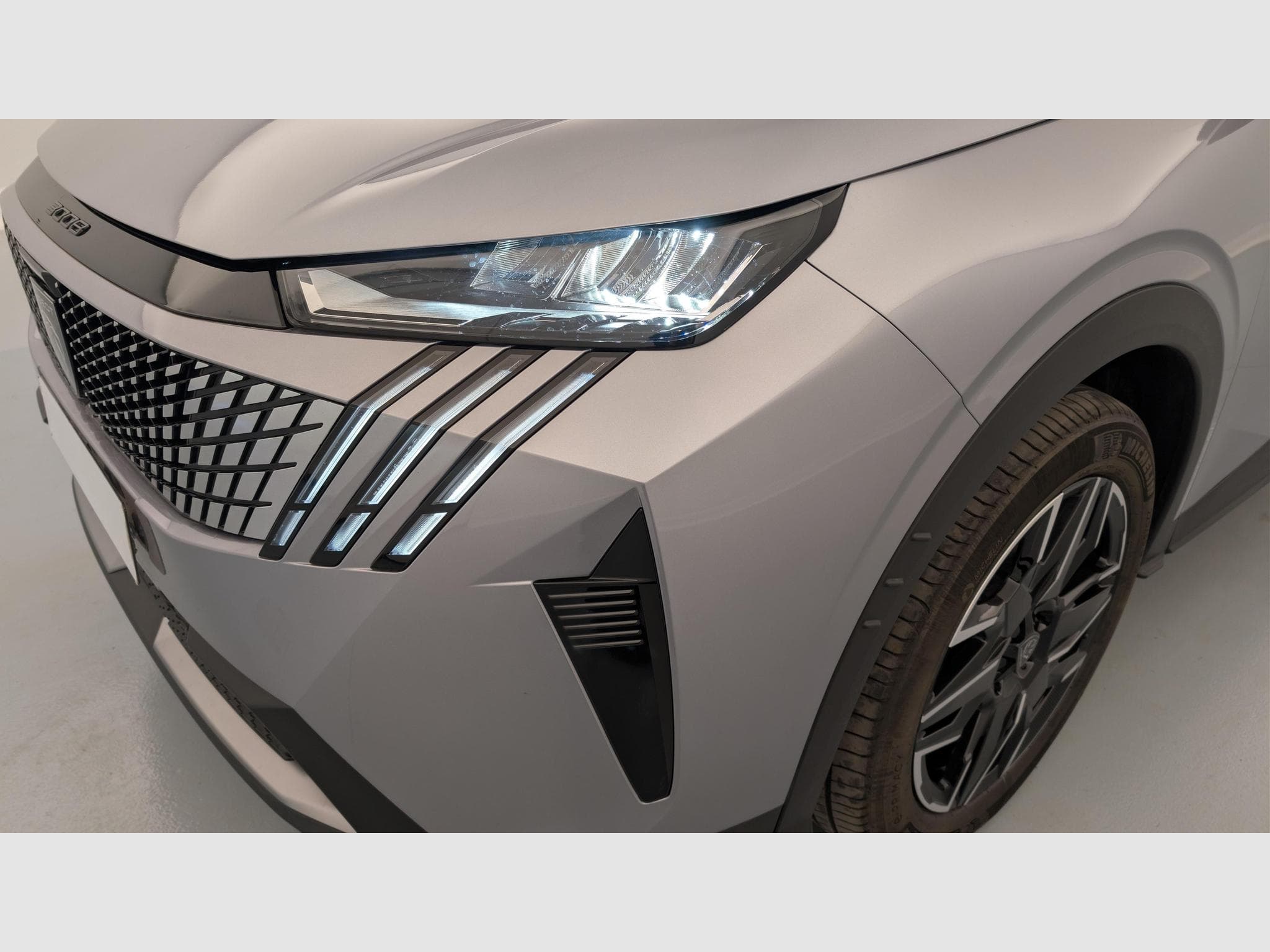 Peugeot 3008 Hybrid 145 e-DCS6 Allure (2025) - Photo 20