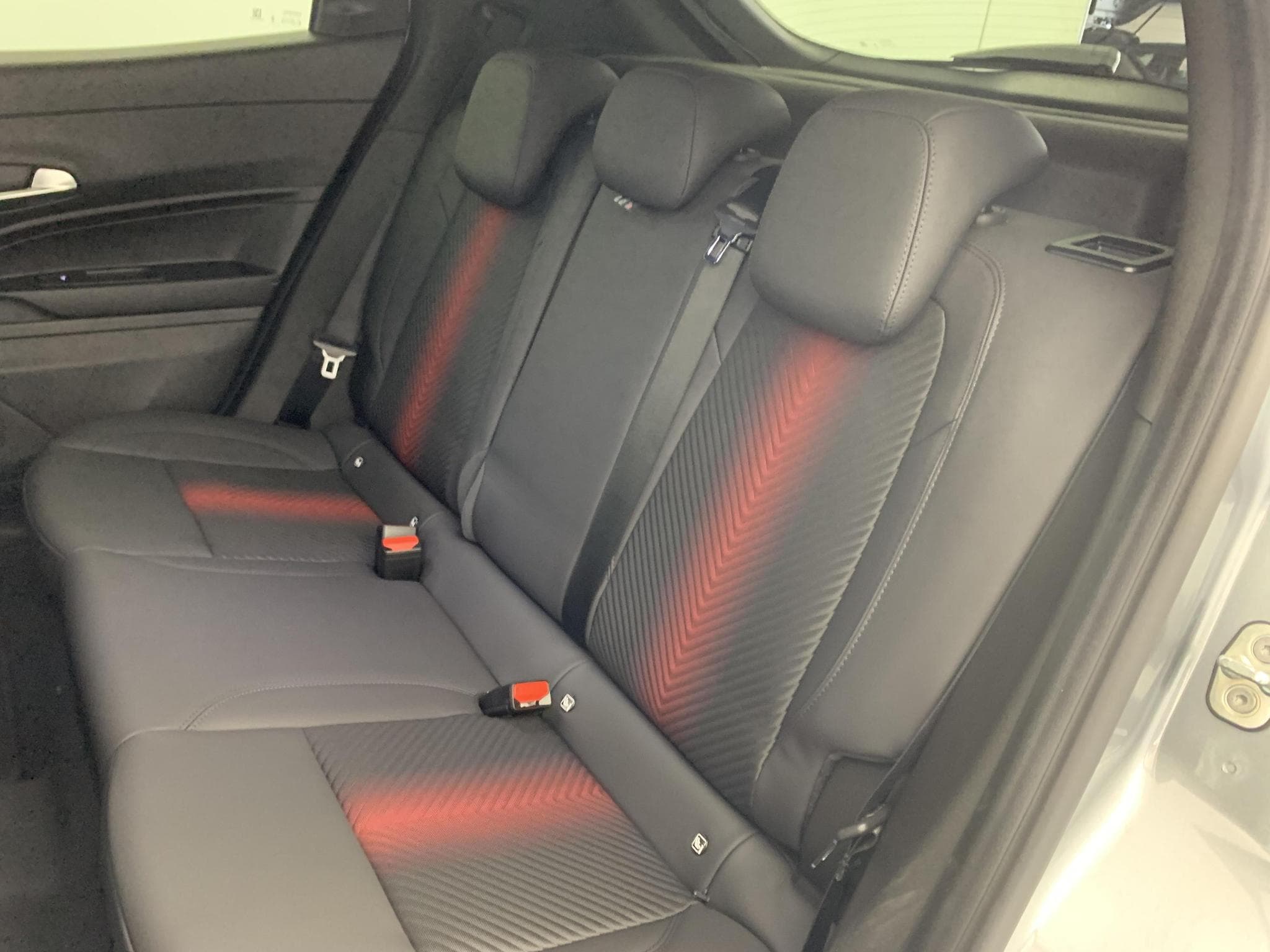 Alfa-Romeo Junior 1.2 Ibrida 145 ch e-DCT6 Ti (2026) - Photo 20
