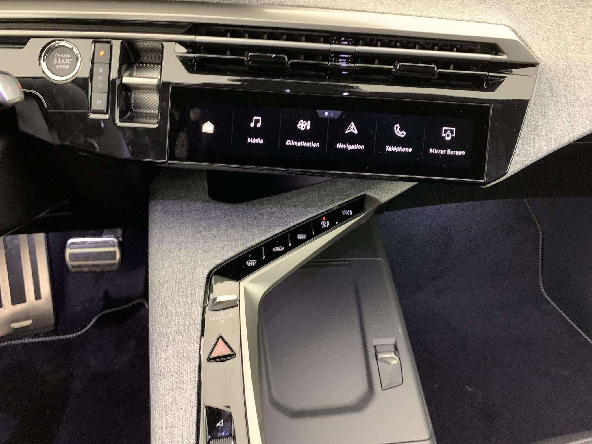 Peugeot 5008 Hybrid 145 e-DCS6 GT (2025) - Foto 19