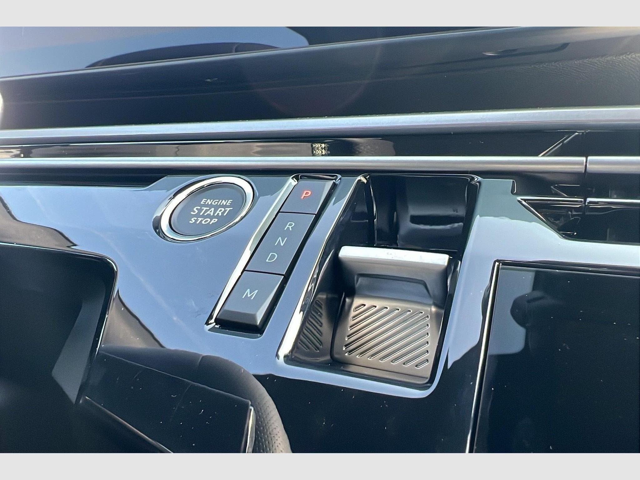 Peugeot 5008 Hybrid 145 e-DCS6 GT (2025) - Foto 16