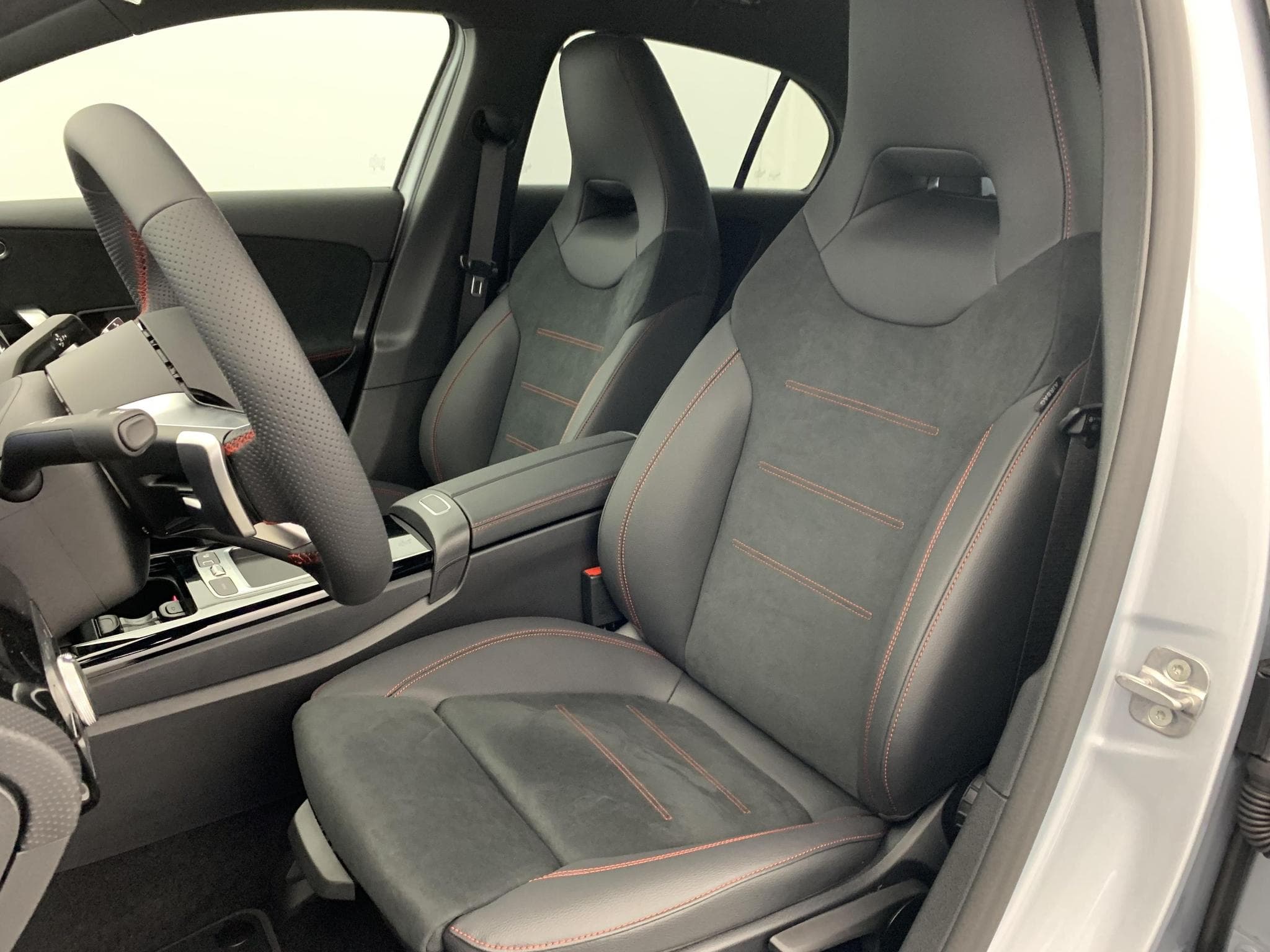 Mercedes CLASSE A 200 d 8G-DCT AMG Line (2025) - Foto 19