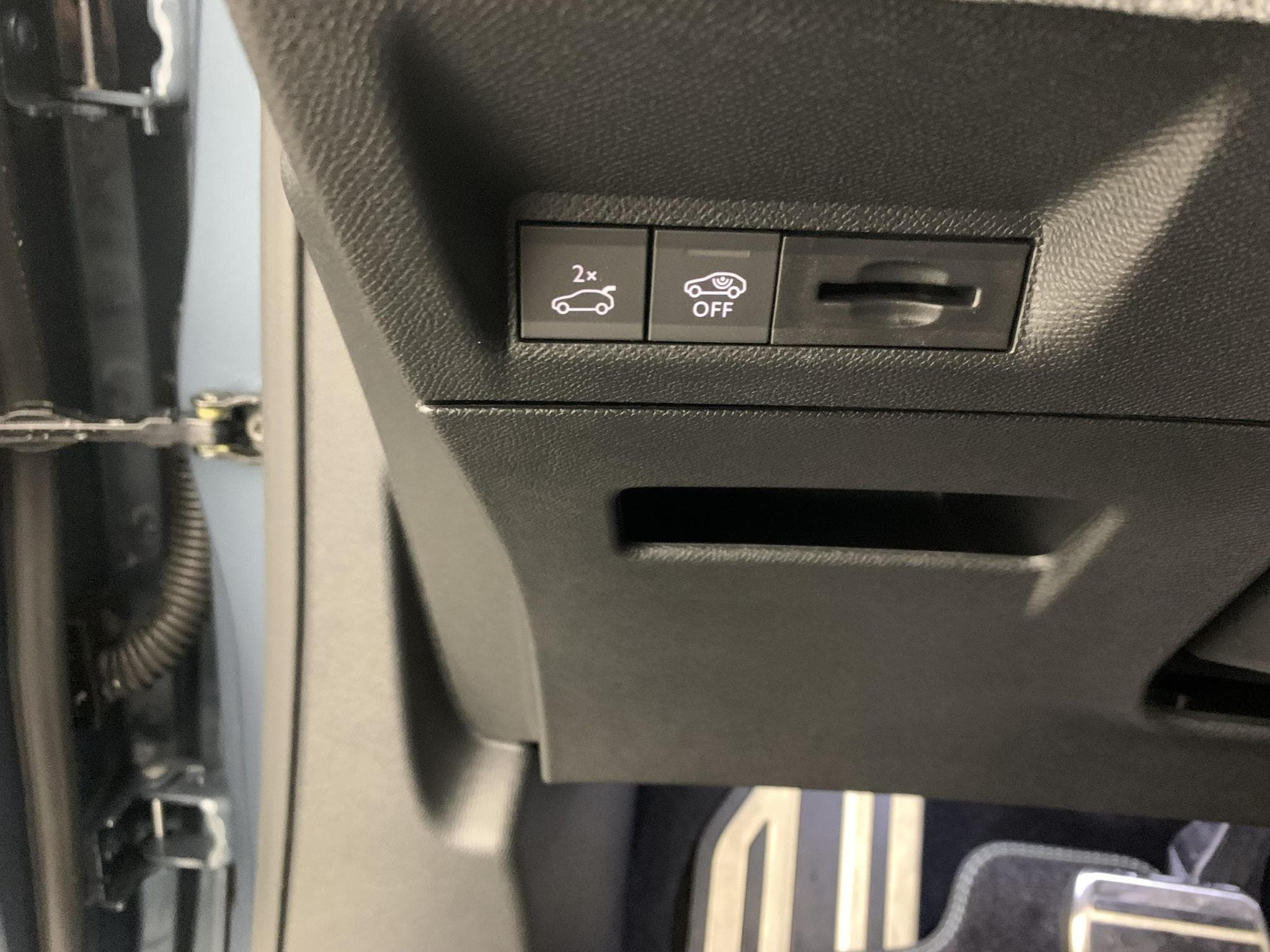Peugeot 3008 Hybrid 145 e-DCS6 GT (2025) - Foto 19